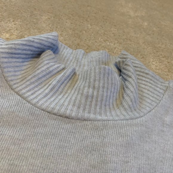 Red Haute NWT Soft Icy Blue and Navy Mock Turtleneck Sweater Size S - Picture 3 of 14